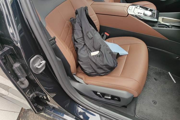 Used BMW 5 Series 2024 530Li Luxury Edition M Sport Package Right Front Seat