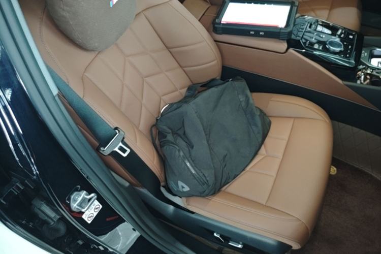 Used BMW 5 Series 2024 530Li Leading Luxury Package Right Front Seat
