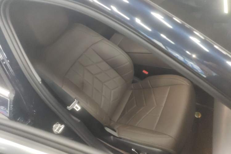 Used BMW 5 Series 2024 525Li M Sport Package Right Front Seat