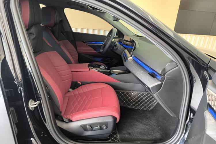 Used BMW 5 Series 2024 530Li Luxury Edition M Sport Package Right Front Seat
