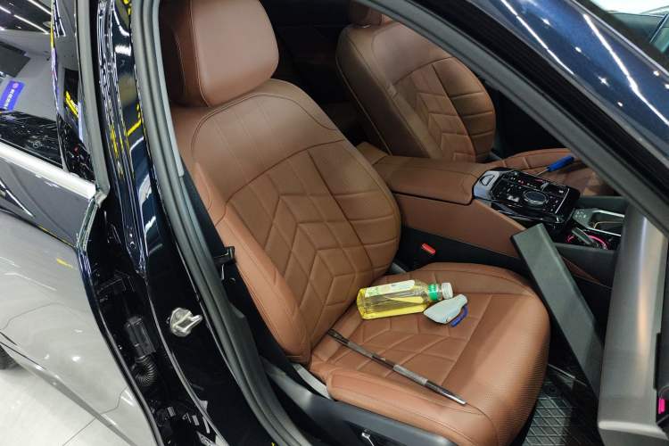 Used BMW 5 Series 2024 525Li M Sport Package Right Front Seat