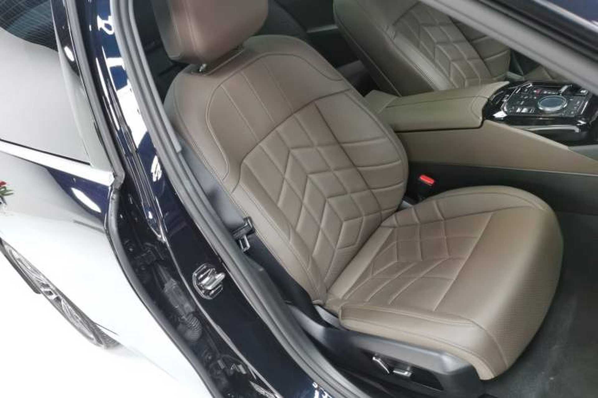 Used BMW 5 Series 2024 530Li Luxury Edition M Sport Package Right Front Seat