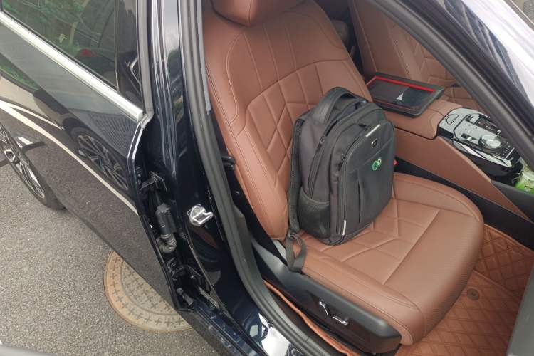 Used BMW 5 Series 2024 525Li M Sport Package Right Front Seat