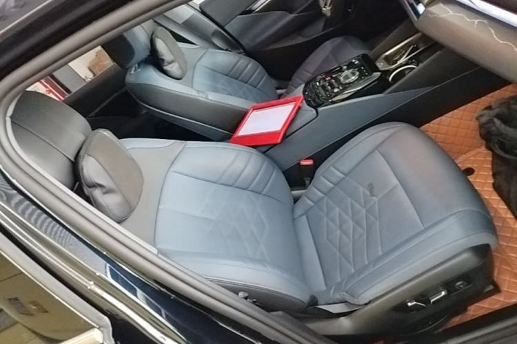 Used BMW 5 Series 2024 530Li Luxury Edition M Sport Package Right Front Seat