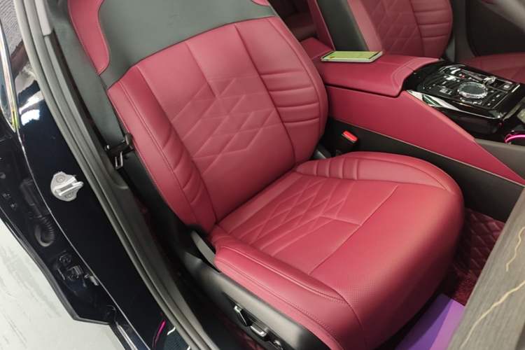 Used BMW 5 Series 2024 530Li Luxury Edition M Sport Package Right Front Seat