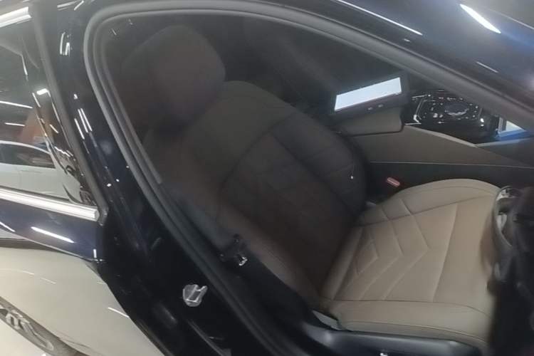 Used BMW 5 Series 2024 530Li Leading Model M Sport Package Right Front Seat