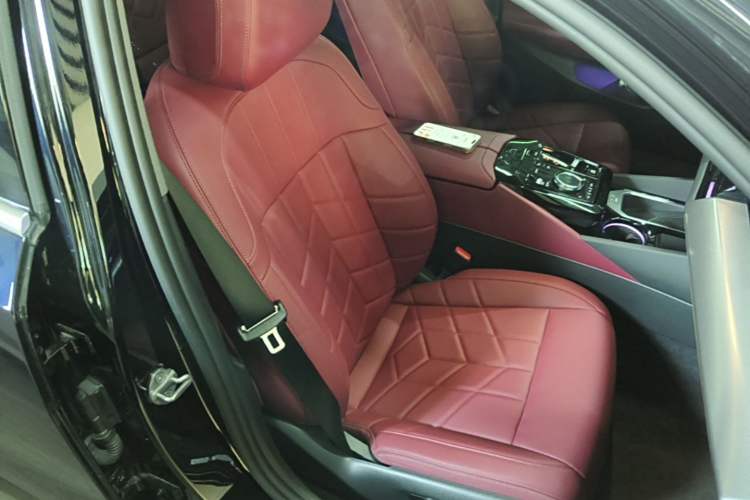 Used BMW 5 Series 2024 525Li M Sport Package Right Front Seat