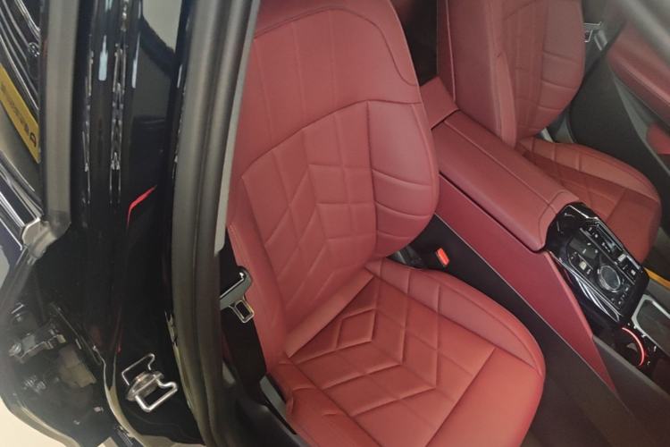 Used BMW 5 Series 2024 530Li Leading Luxury Package Right Front Seat