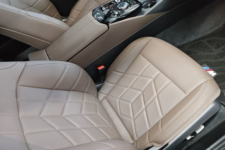 Used BMW 5 Series 2024 530Li Leading Luxury Package Right Front Seat