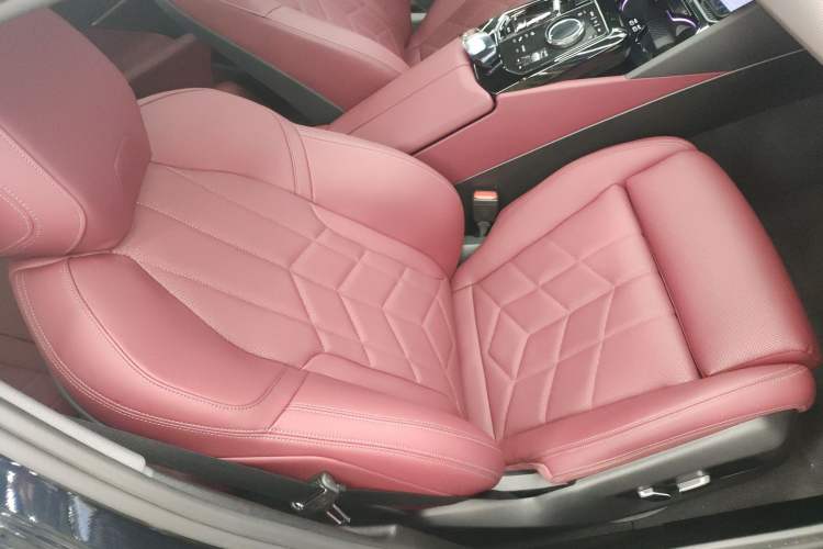 Used BMW 5 Series 2024 525i M Sport Package Right Front Seat