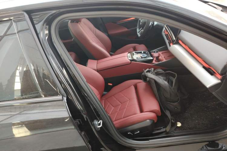 Used BMW 5 Series 2024 525i M Sport Package Right Front Seat