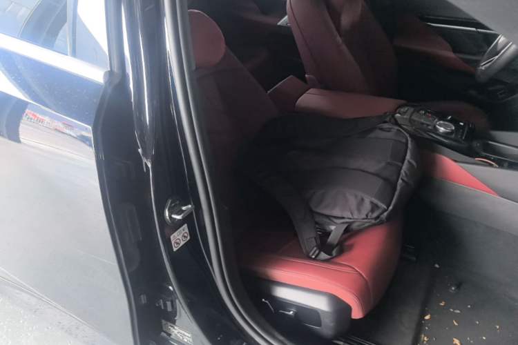 Used BMW 5 Series 2024 525Li M Sport Package Right Front Seat