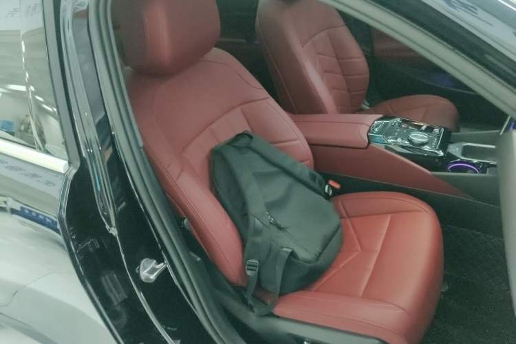 Used BMW 5 Series 2024 525Li M Sport Package Right Front Seat