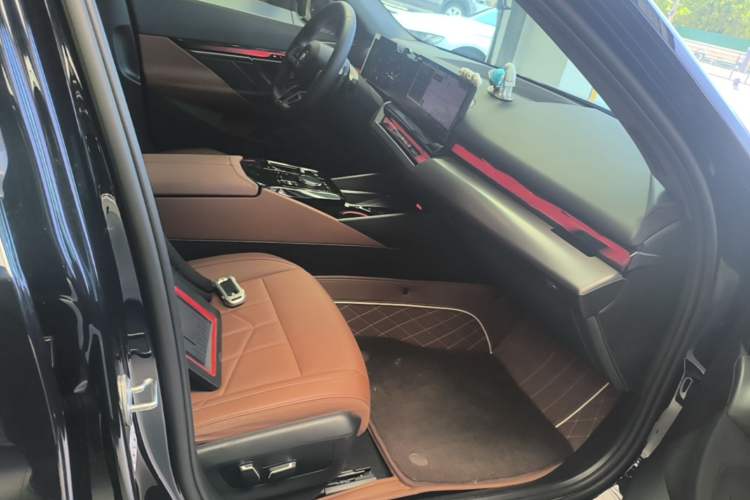 Used BMW 5 Series 2024 530Li Leading Model M Sport Package Right Front Seat