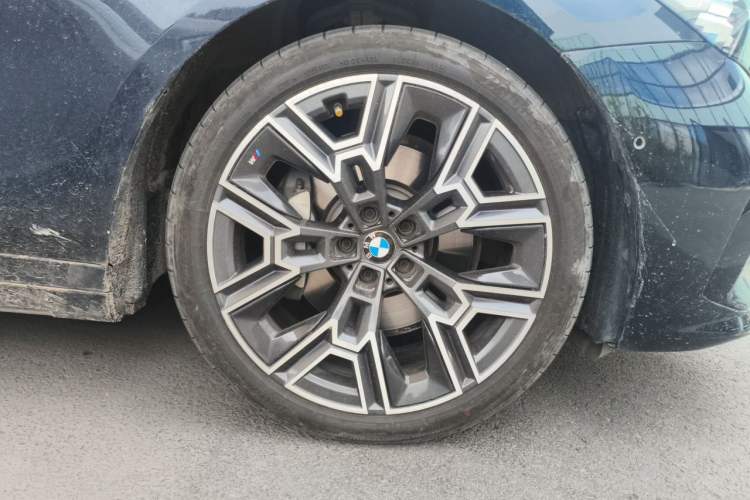Used BMW 5 Series 2024 530Li Luxury Edition M Sport Package Right Front Wheel Hub
