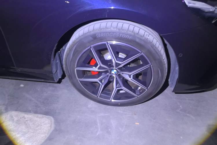 Used BMW 5 Series 2024 530i Leading Model M Sport Package Right Front Wheel Hub