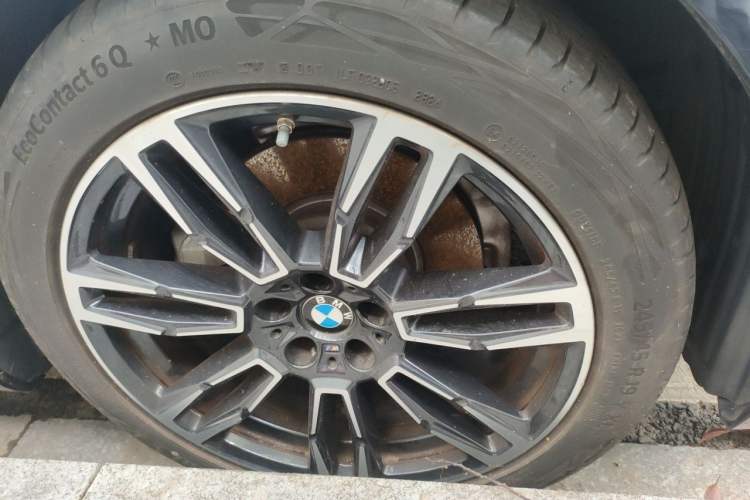 Used BMW 5 Series 2024 525Li M Sport Package Right Front Wheel Hub