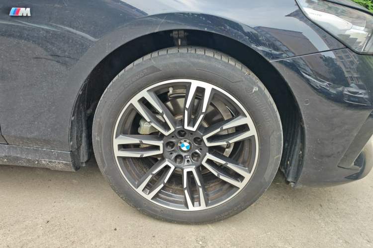 Used BMW 5 Series 2024 525Li M Sport Package Right Front Wheel Hub