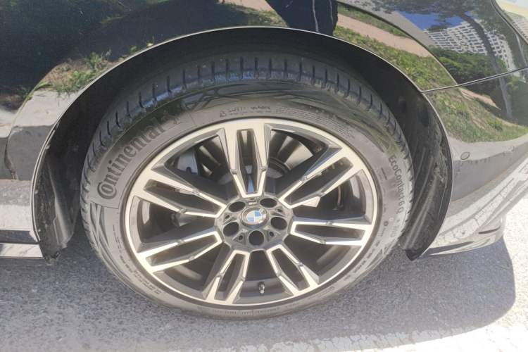 Used BMW 5 Series 2024 530Li xDrive M Sport Package Right Front Wheel Hub