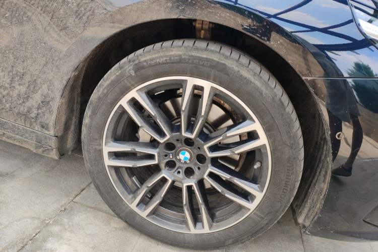Used BMW 5 Series 2024 530Li Leading Model M Sport Package Right Front Wheel Hub
