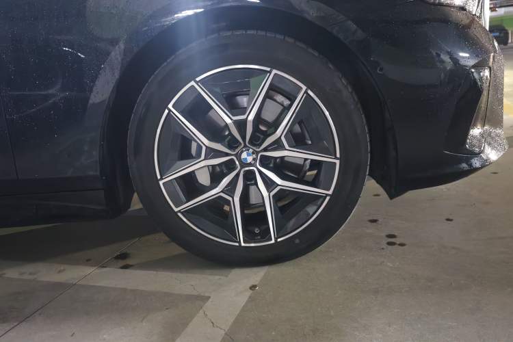 Used BMW 5 Series 2024 530i Leading Model M Sport Package Right Front Wheel Hub