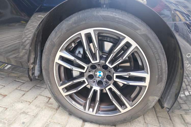 Used BMW 5 Series 2024 530Li Leading Model M Sport Package Right Front Wheel Hub