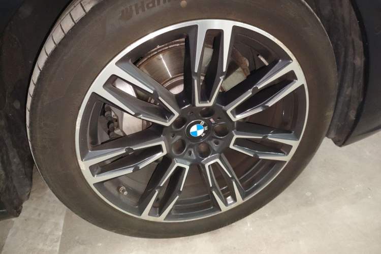Used BMW 5 Series 2024 530Li Leading Model M Sport Package Right Front Wheel Hub
