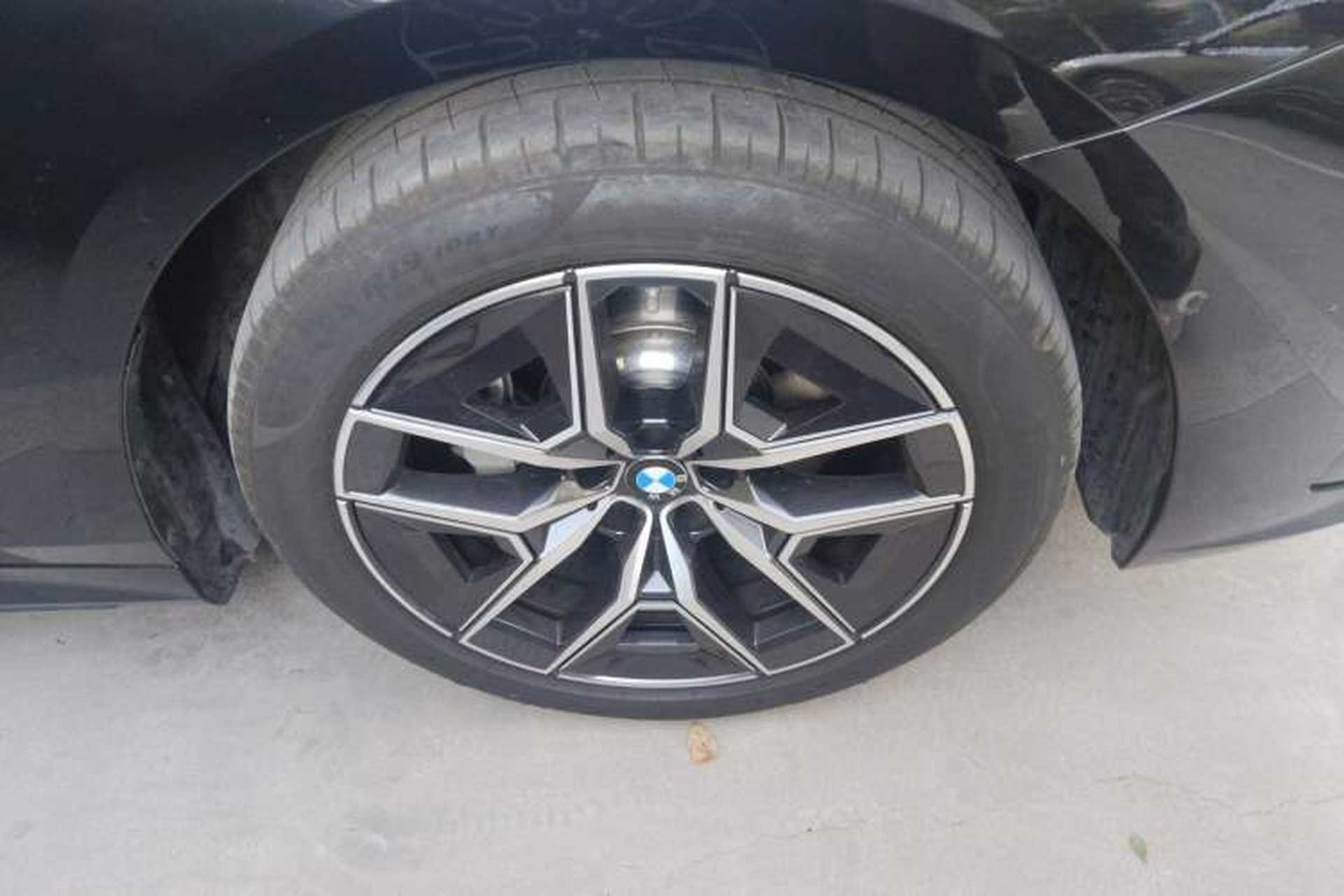 Used BMW 5 Series 2024 530i Leading Model M Sport Package Right Front Wheel Hub