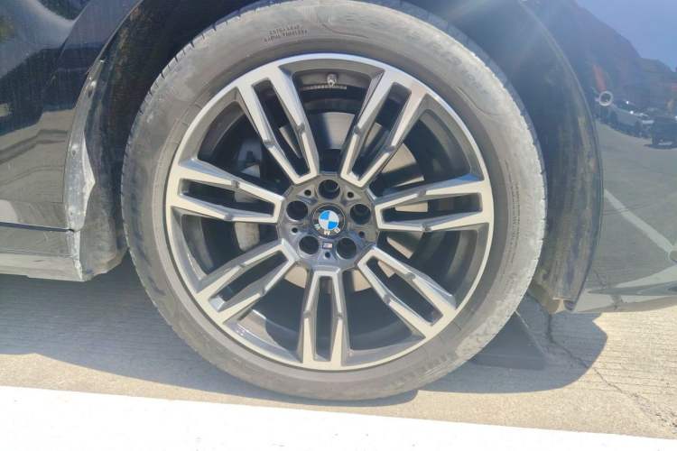 Used BMW 5 Series 2024 530Li Leading Model M Sport Package Right Front Wheel Hub