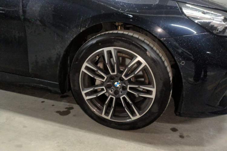 Used BMW 5 Series 2024 530Li Leading Model M Sport Package Right Front Wheel Hub