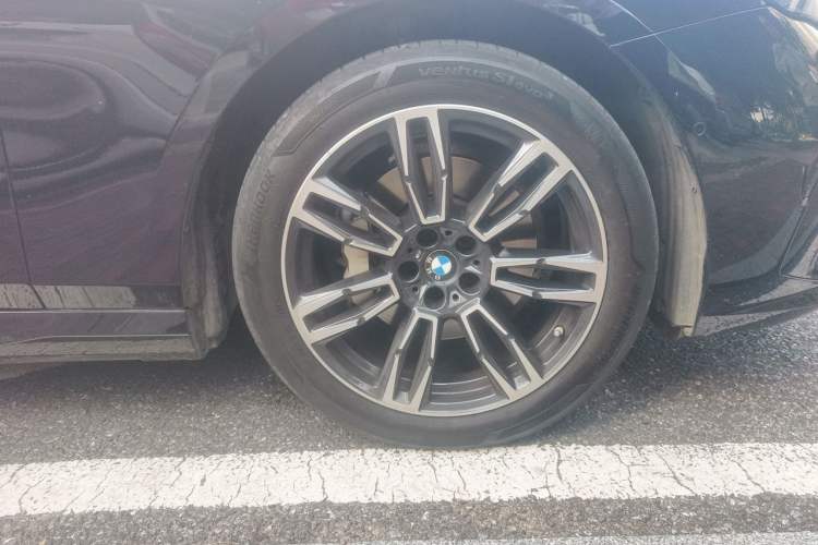 Used BMW 5 Series 2024 530Li Leading Model M Sport Package Right Front Wheel Hub