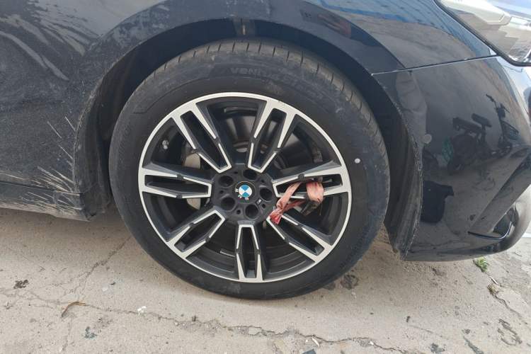Used BMW 5 Series 2024 530Li Luxury Edition M Sport Package Right Front Wheel Hub