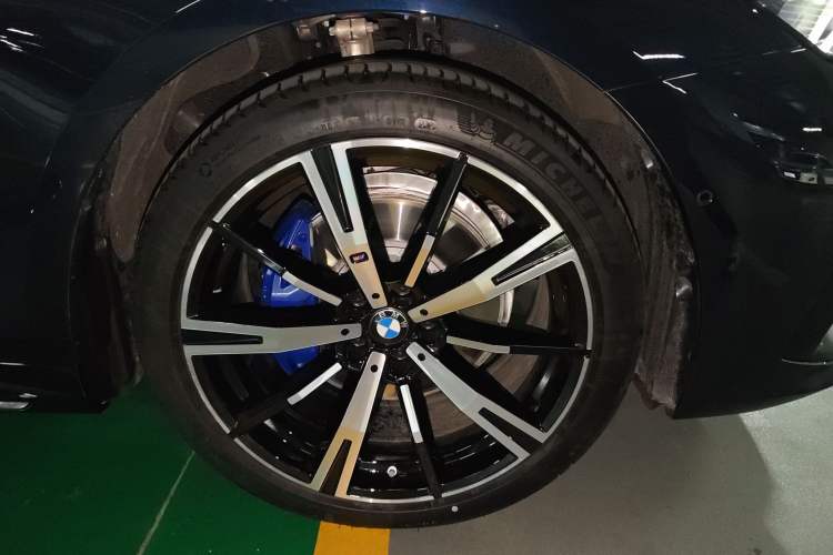 Used BMW 5 Series 2024 530i Luxury Edition M Sport Package Right Front Wheel Hub