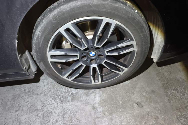 Used BMW 5 Series 2024 530Li Leading Model M Sport Package Right Front Wheel Hub