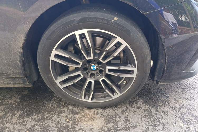 Used BMW 5 Series 2024 530Li Leading Model M Sport Package Right Front Wheel Hub