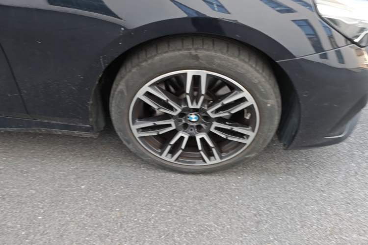 Used BMW 5 Series 2024 530Li Leading Model M Sport Package Right Front Wheel Hub