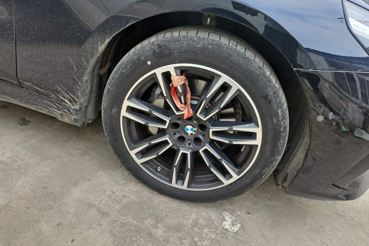 Used BMW 5 Series 2024 530Li Luxury Edition M Sport Package Right Front Wheel Hub