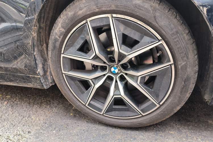Used BMW 5 Series 2024 530i Leading Model M Sport Package Right Front Wheel Hub