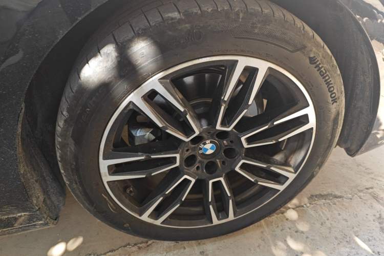 Used BMW 5 Series 2024 525Li M Sport Package Right Front Wheel Hub