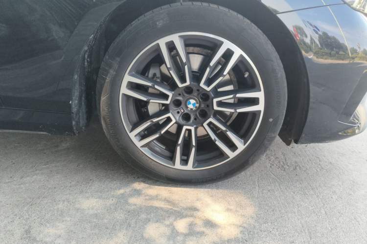 Used BMW 5 Series 2024 530Li Leading Model M Sport Package Right Front Wheel Hub