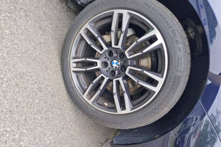 Used BMW 5 Series 2024 530Li Leading Model M Sport Package Right Front Wheel Hub
