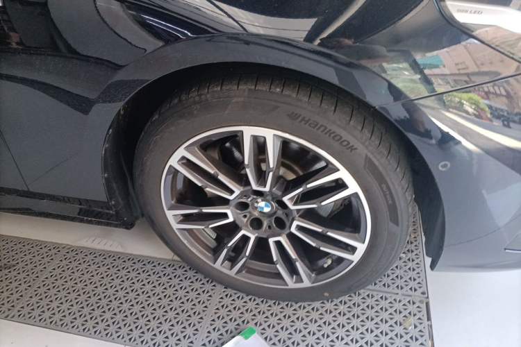 Used BMW 5 Series 2024 530Li Leading Model M Sport Package Right Front Wheel Hub