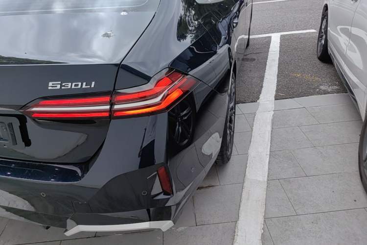 Used BMW 5 Series 2024 530Li Luxury Edition M Sport Package Right Rear Taillight