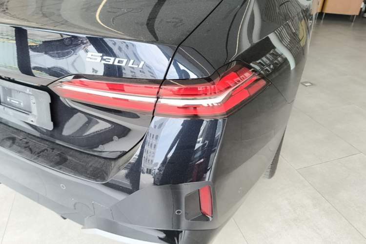 Used BMW 5 Series 2024 530Li Luxury Edition M Sport Package Right Rear Taillight