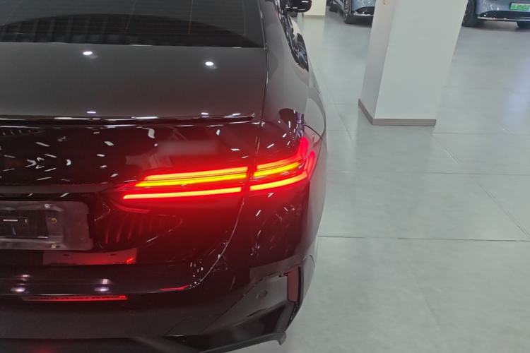 Used BMW 5 Series 2024 530i Luxury Edition M Sport Package Right Rear Taillight