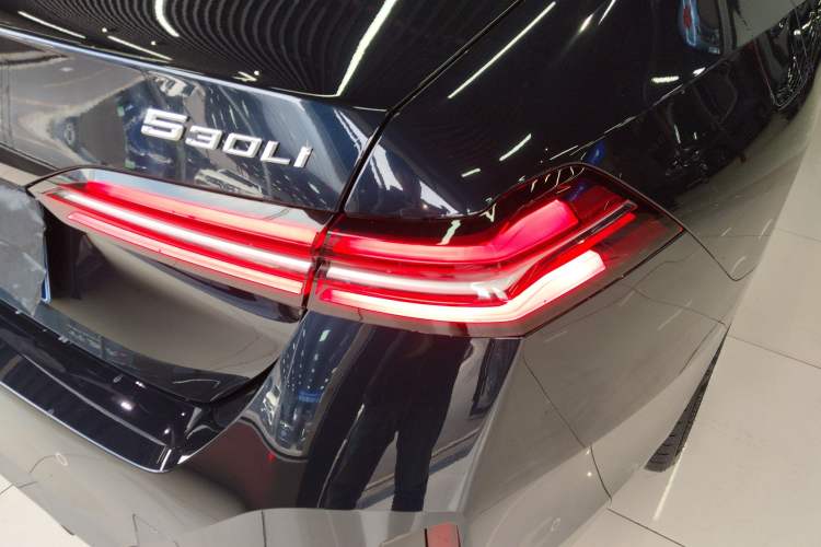 Used BMW 5 Series 2024 530Li Luxury Edition M Sport Package Right Rear Taillight