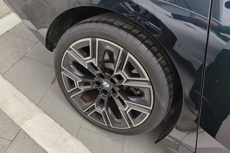 Used BMW 5 Series 2024 530Li Luxury Edition M Sport Package Right Rear Wheel Hub