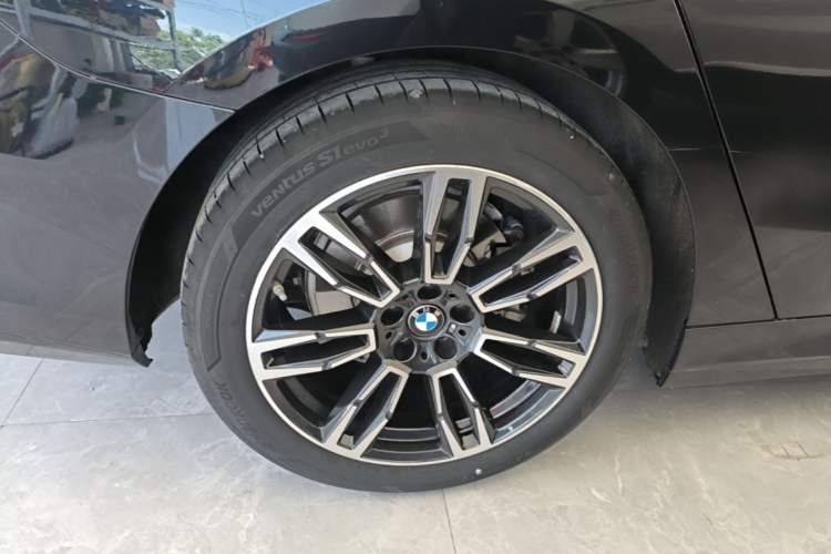 Used BMW 5 Series 2024 525Li M Sport Package Right Rear Wheel Hub