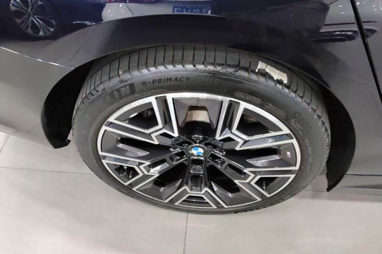 Used BMW 5 Series 2024 530Li Luxury Edition M Sport Package Right Rear Wheel Hub