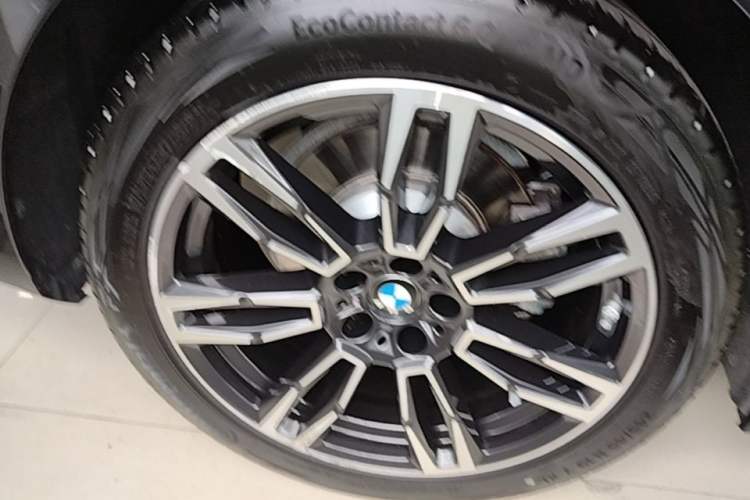 Used BMW 5 Series 2024 530Li Leading Model M Sport Package Right Rear Wheel Hub